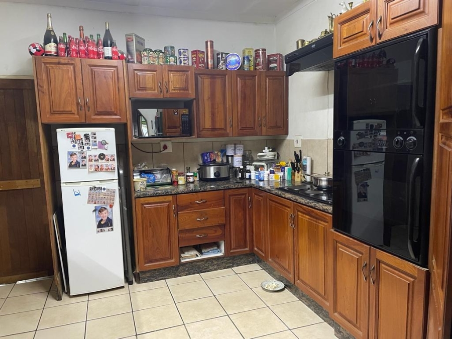 5 Bedroom Property for Sale in Oos Einde North West